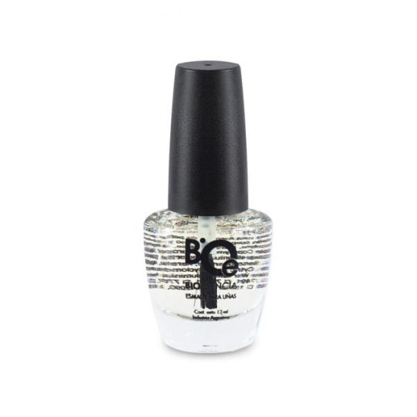 Aceite regenerador de uñas en esmalte
